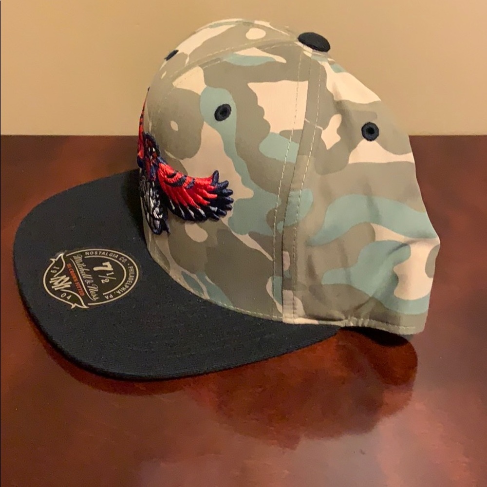 Atlanta Hawks Camo Mitchell & Ness Fitted Hat Cap - Picture 2 of 6